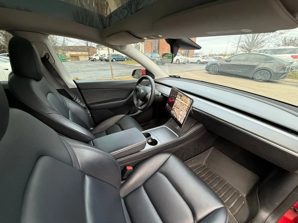 2022 Tesla Model Y Performance - Image 19 of 21