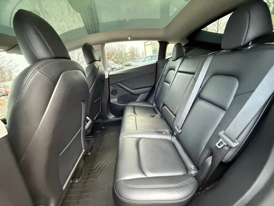 2022 Tesla Model Y Performance - Image 13 of 21