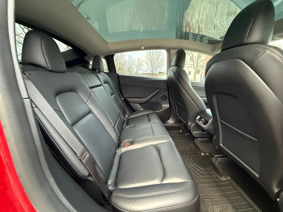 2022 Tesla Model Y Performance - Image 17 of 21