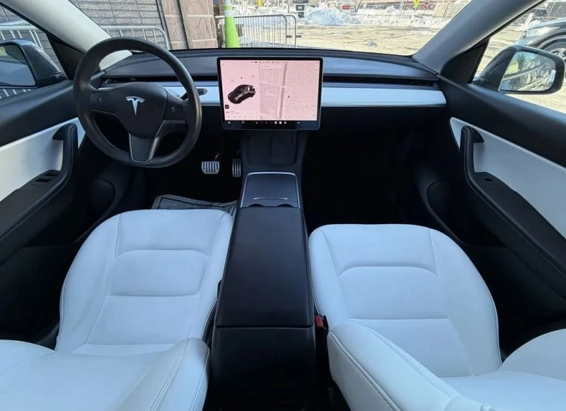 2022 Tesla Model Y Performance - Image 9 of 12