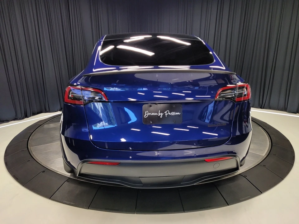 2022 Tesla Model Y Performance - Image 10 of 12