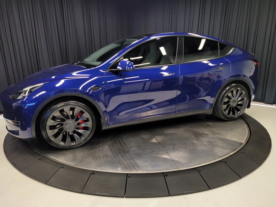 2022 Tesla Model Y Performance - Image 8 of 12