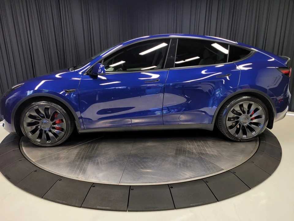 2022 Tesla Model Y Performance - Image 9 of 12