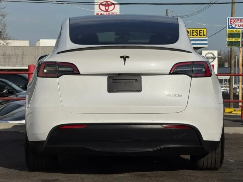 2022 Tesla Model Y Performance - Image 6 of 12