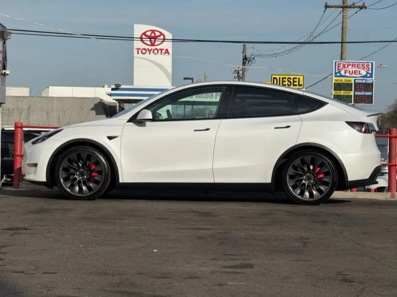 2022 Tesla Model Y Performance - Image 8 of 12