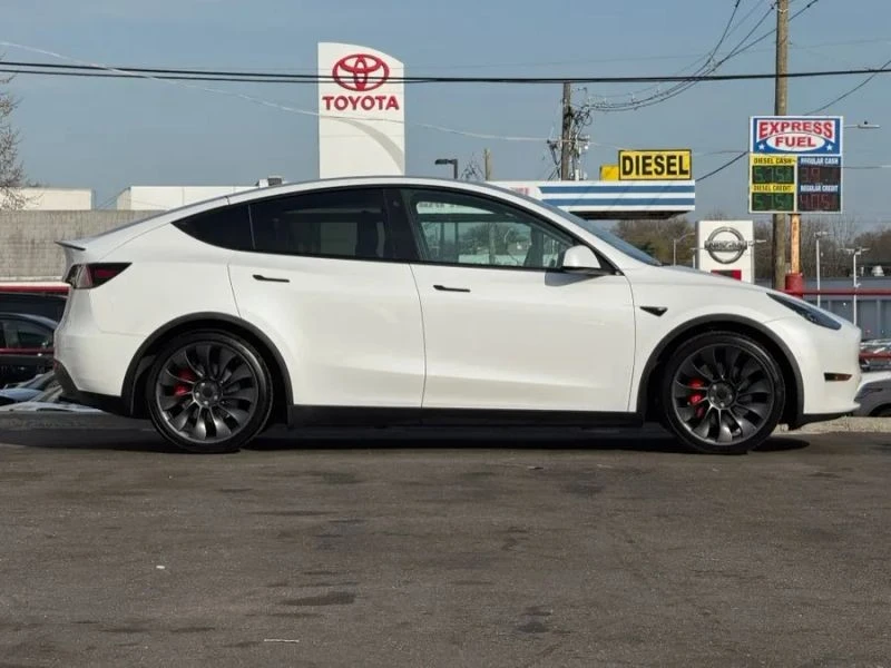 2022 Tesla Model Y Performance - Image 4 of 12