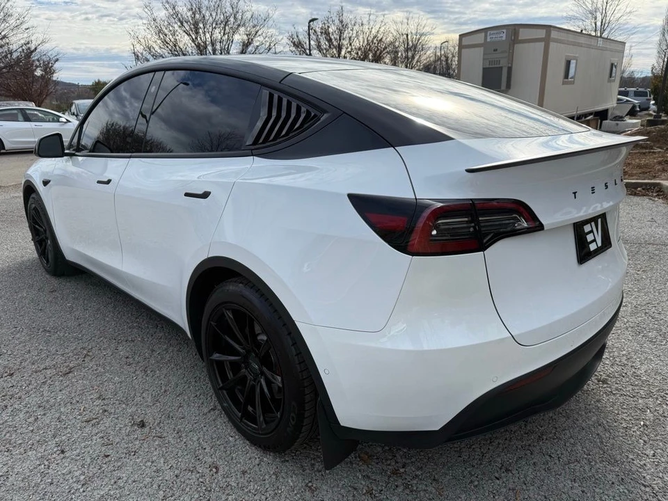 2022 Tesla Model Y Performance - Image 6 of 13