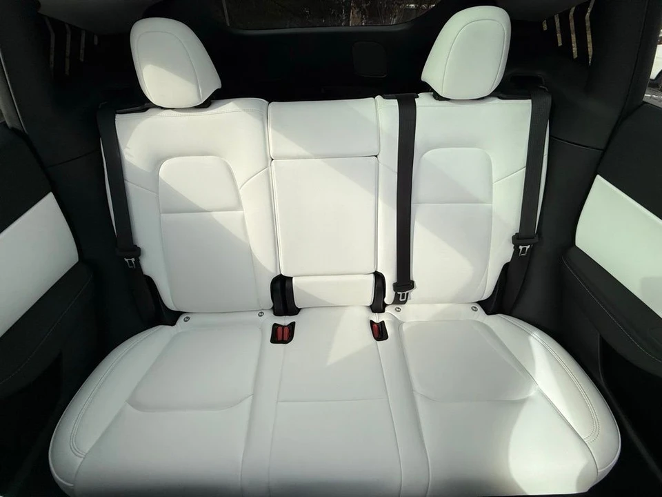 2022 Tesla Model Y Performance - Image 11 of 13