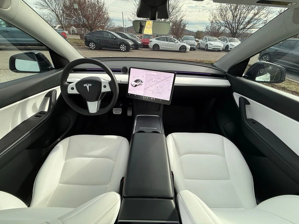 2022 Tesla Model Y Performance - Image 9 of 13