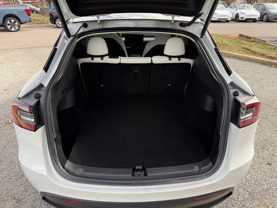 2022 Tesla Model Y Performance - Image 7 of 13