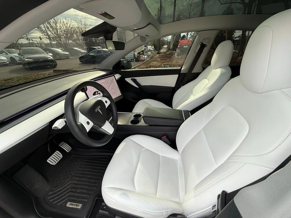 2022 Tesla Model Y Performance - Image 8 of 13