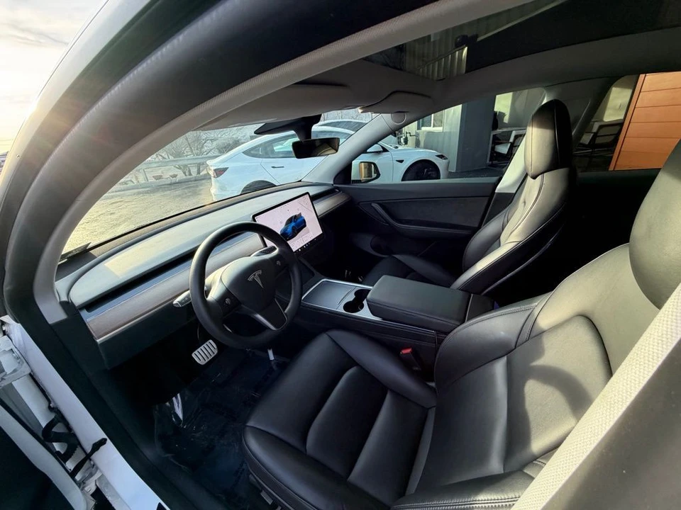 2022 Tesla Model Y Performance - Image 8 of 16