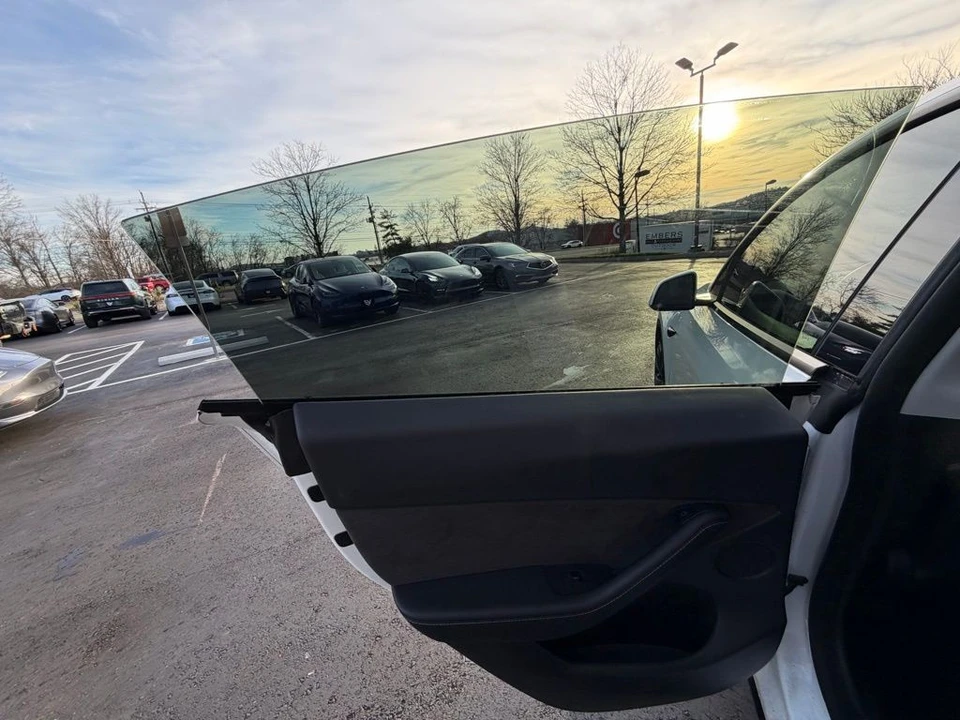 2022 Tesla Model Y Performance - Image 9 of 16