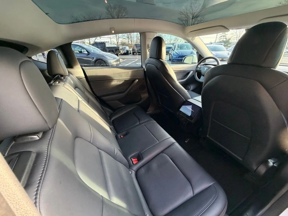 2022 Tesla Model Y Performance - Image 14 of 16