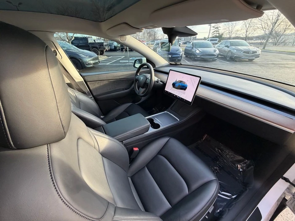 2022 Tesla Model Y Performance - Image 12 of 16