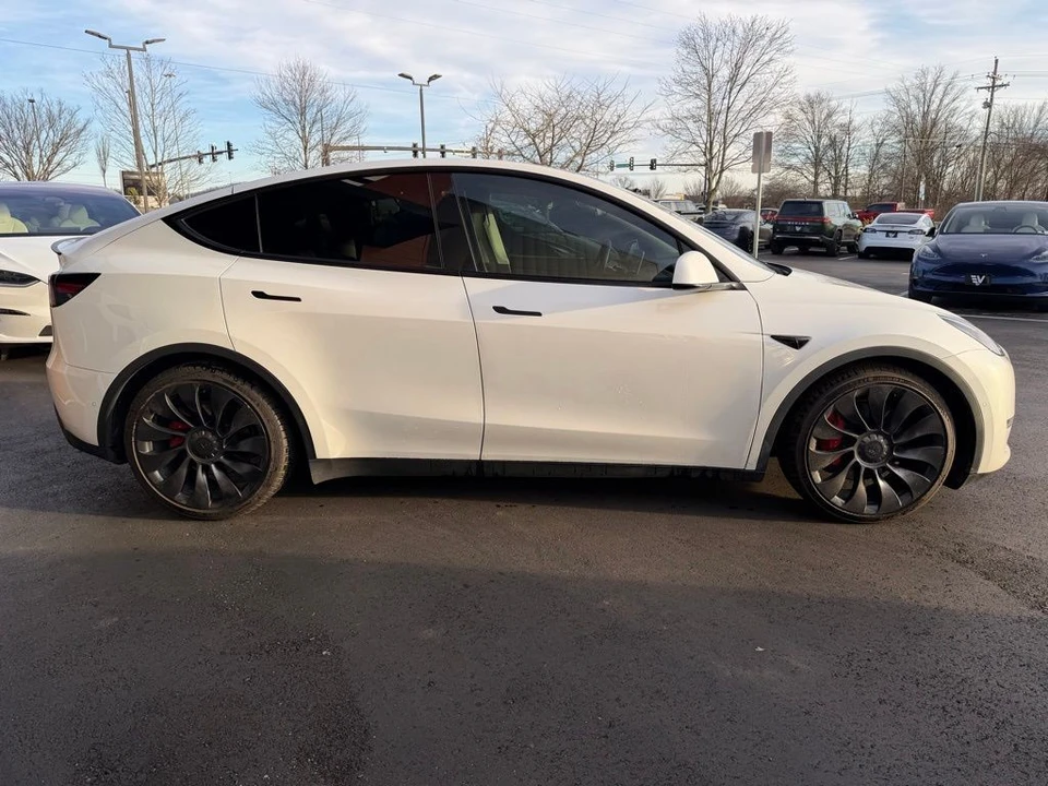 2022 Tesla Model Y Performance - Image 4 of 16