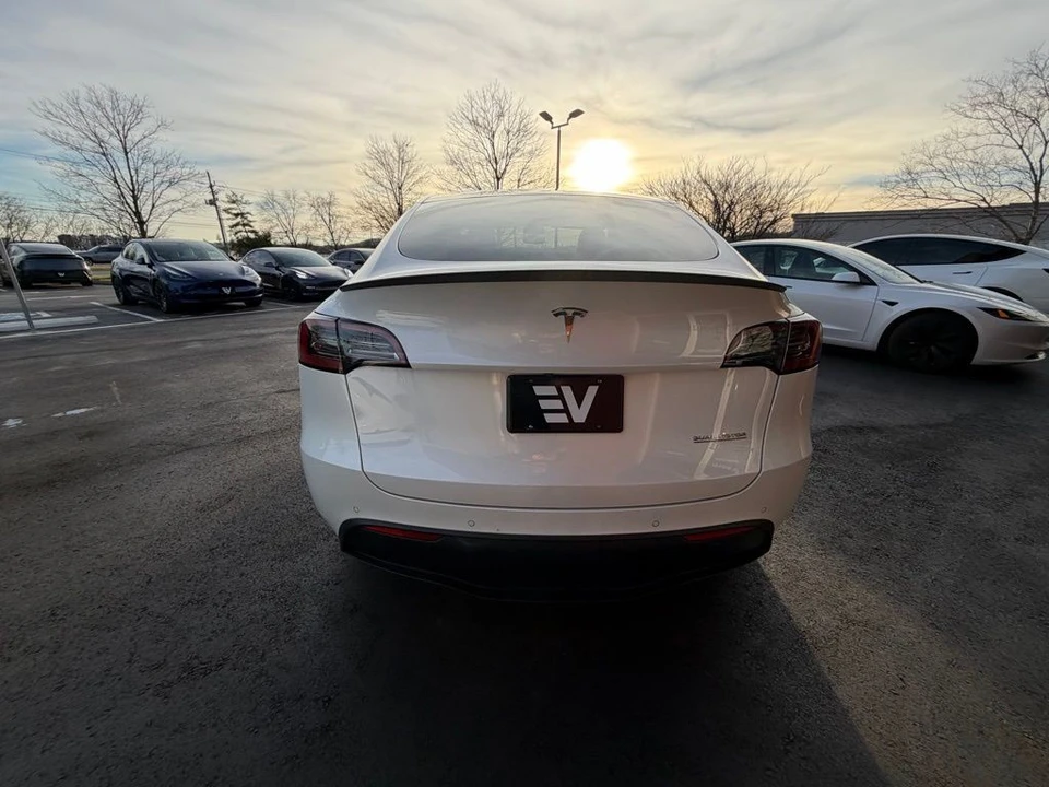2022 Tesla Model Y Performance - Image 5 of 16