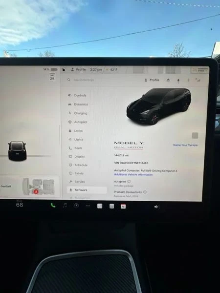 2022 Tesla Model Y Performance - Image 11 of 12