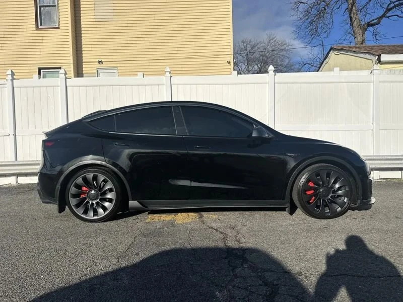 2022 Tesla Model Y Performance - Image 8 of 12