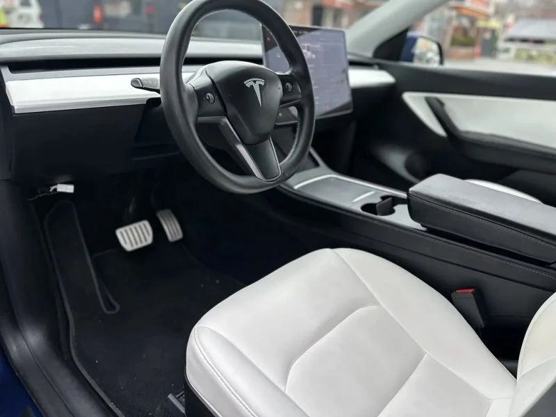 2022 Tesla Model Y Performance - Image 10 of 12
