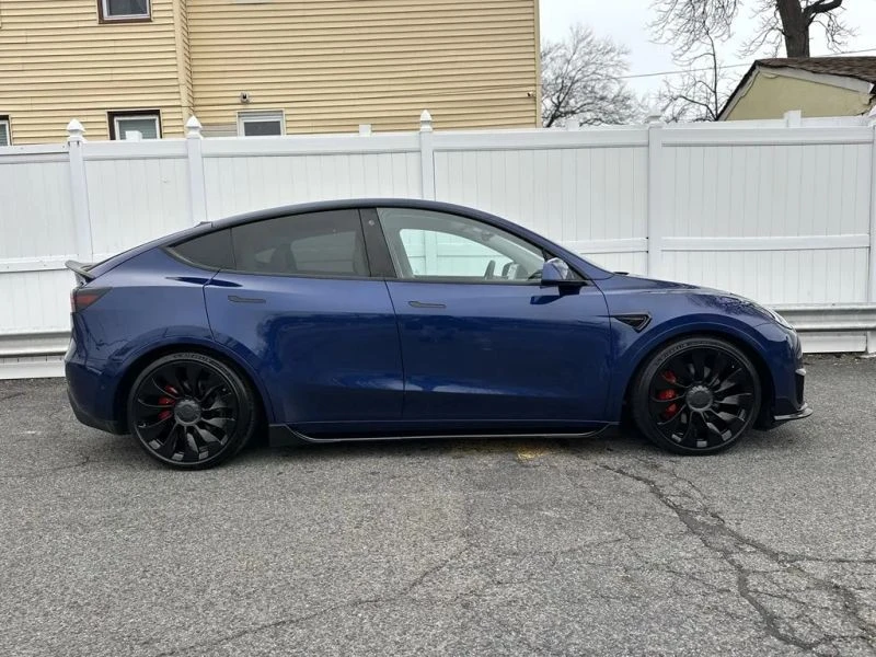 2022 Tesla Model Y Performance - Image 8 of 12