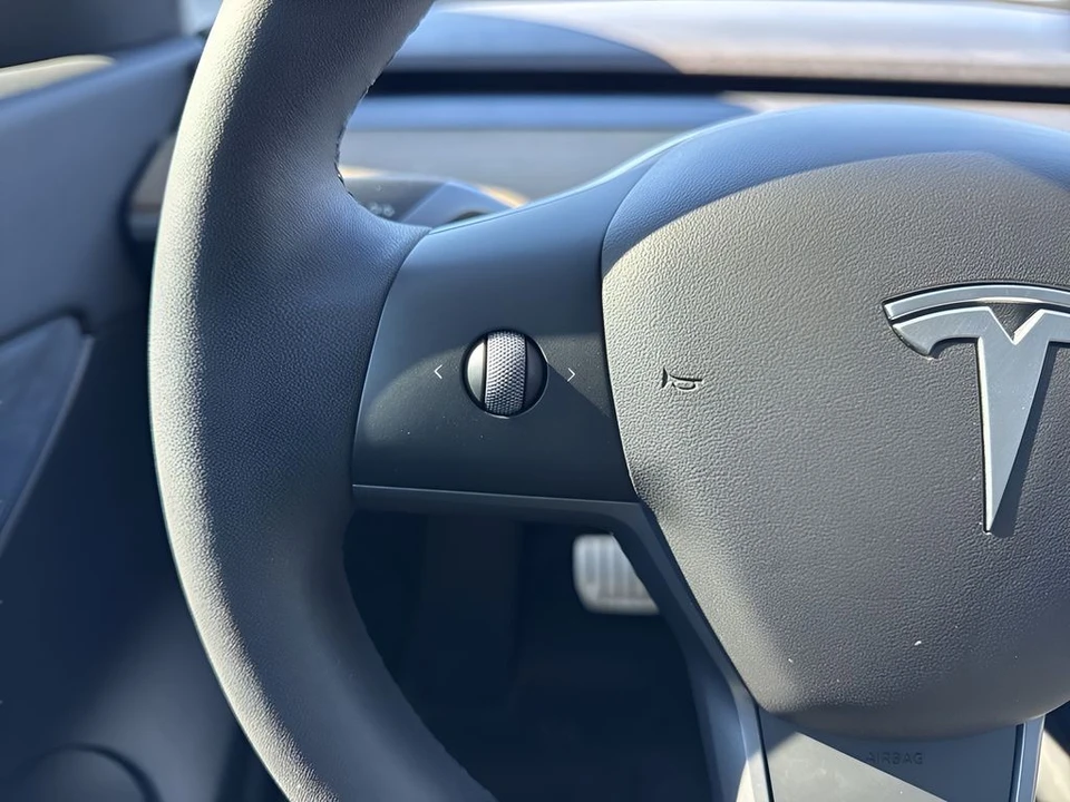 2022 Tesla Model Y Performance - Image 15 of 21