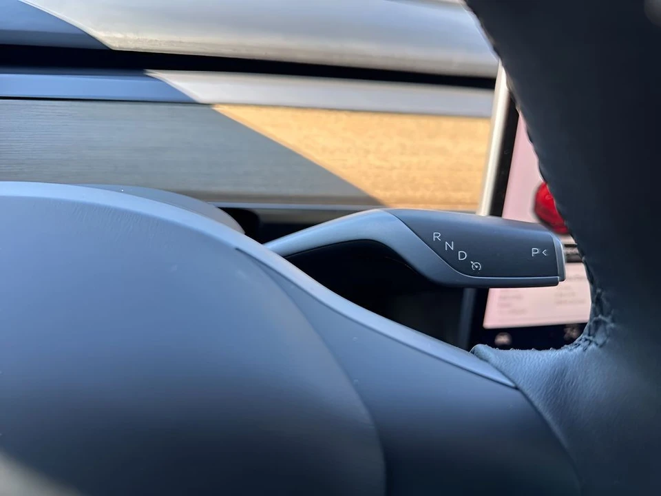 2022 Tesla Model Y Performance - Image 17 of 21