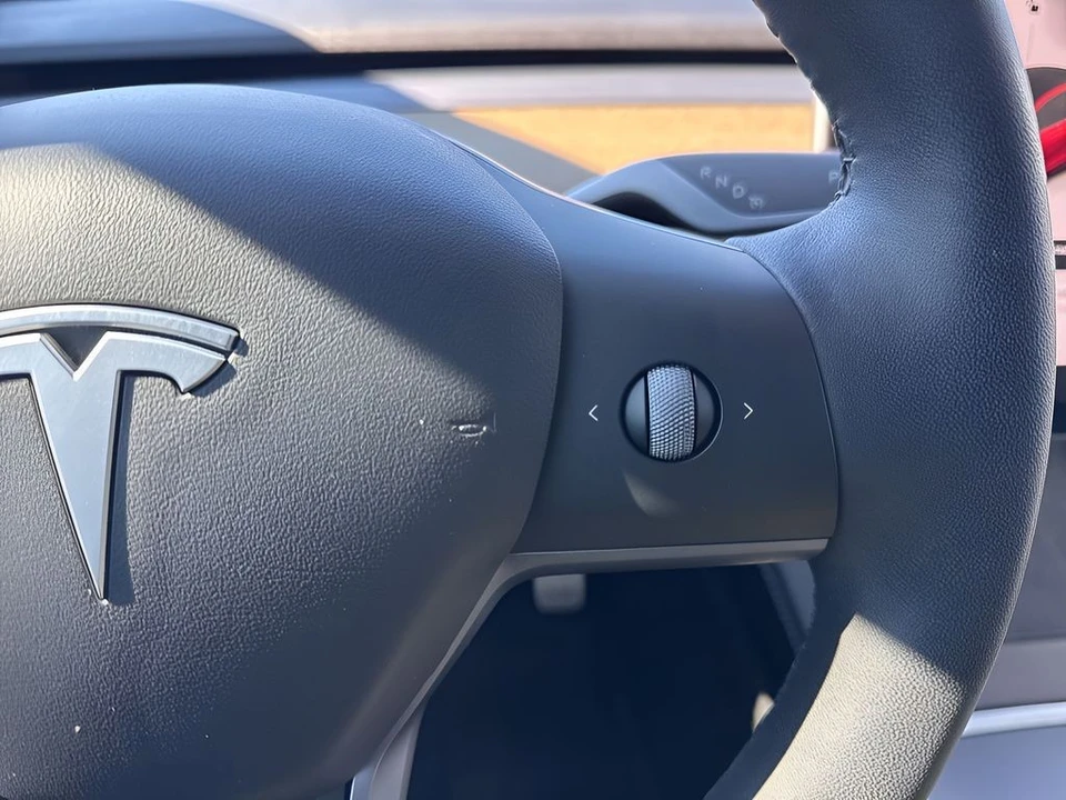 2022 Tesla Model Y Performance - Image 16 of 21