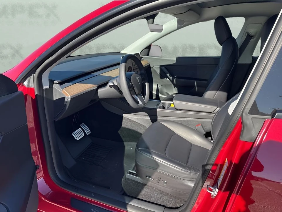2022 Tesla Model Y Performance - Image 9 of 21