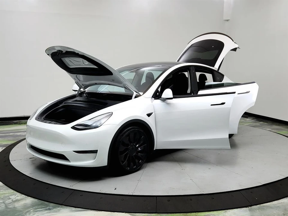 2022 Tesla Model Y Performance - Image 9 of 12