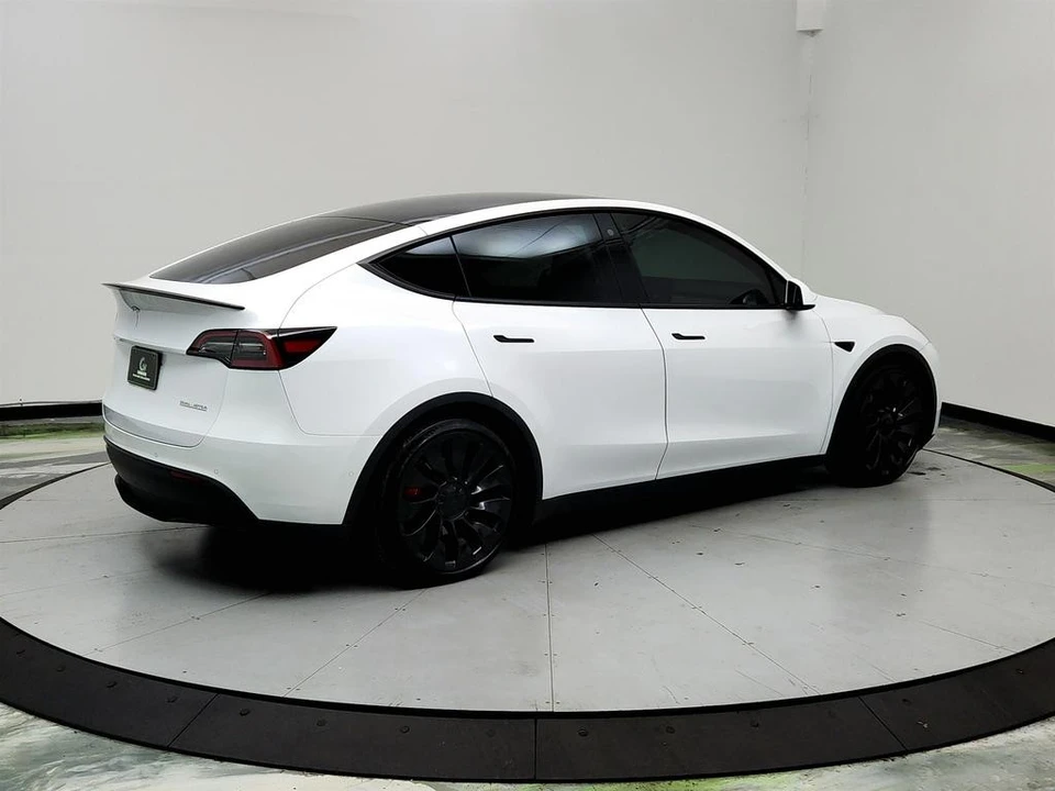 2022 Tesla Model Y Performance - Image 5 of 12