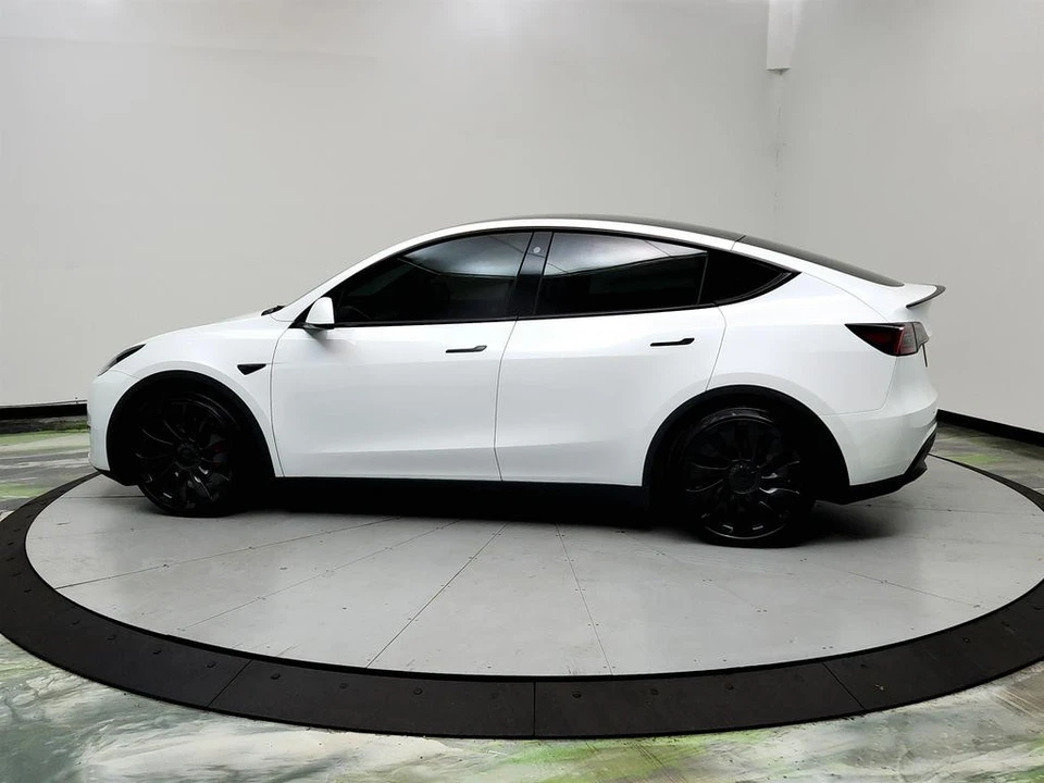 2022 Tesla Model Y Performance - Image 8 of 12