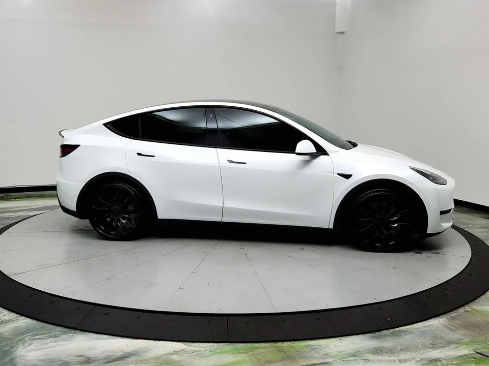 2022 Tesla Model Y Performance - Image 4 of 12