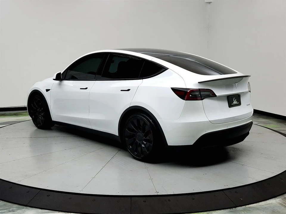 2022 Tesla Model Y Performance - Image 7 of 12