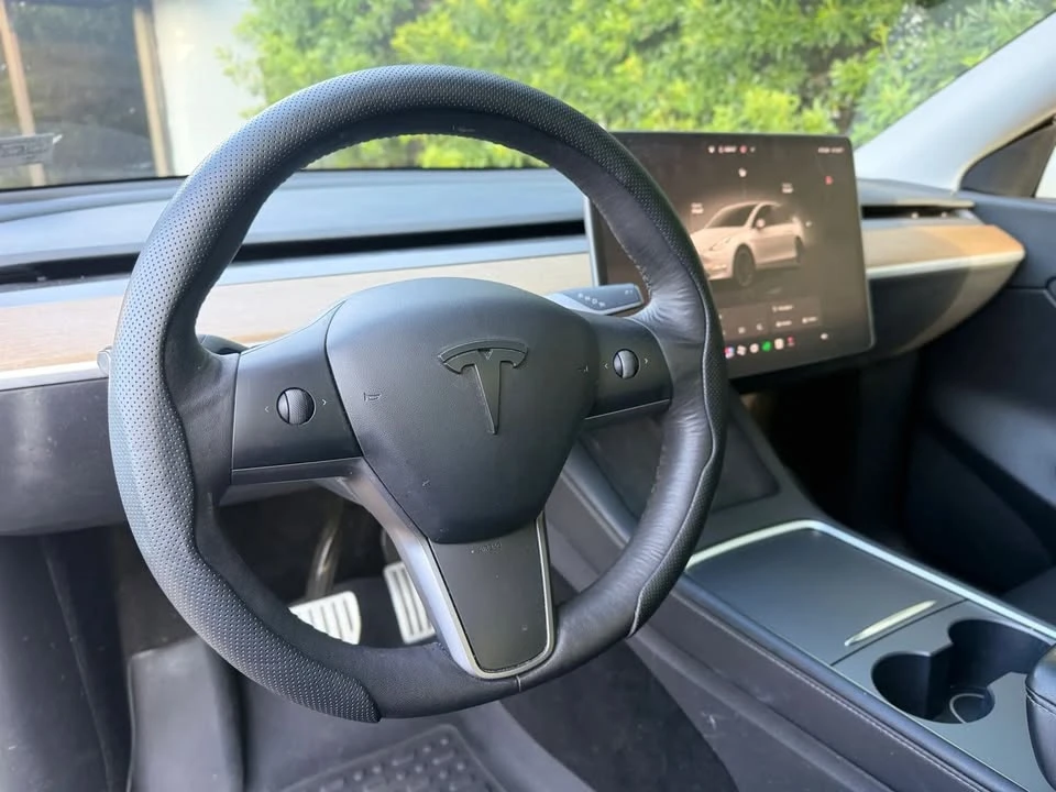 2022 Tesla Model Y Performance - Image 17 of 20