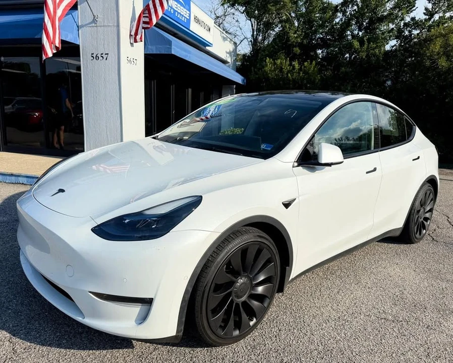 2022 Tesla Model Y Performance - Image 13 of 20