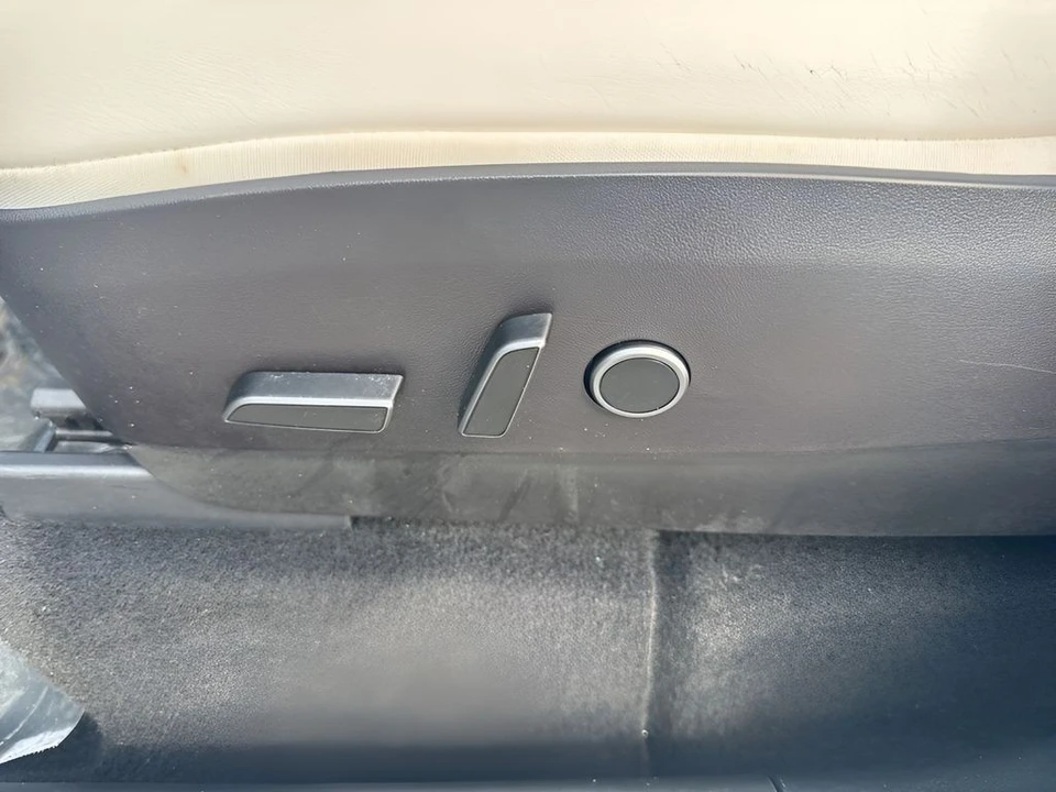 2022 Tesla Model Y Performance - Image 10 of 21