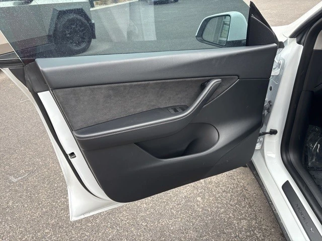 2022 Tesla Model Y Performance - Image 11 of 21