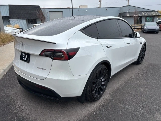 2022 Tesla Model Y Performance - Image 9 of 21