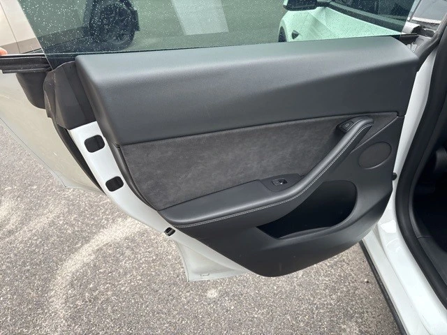 2022 Tesla Model Y Performance - Image 16 of 21