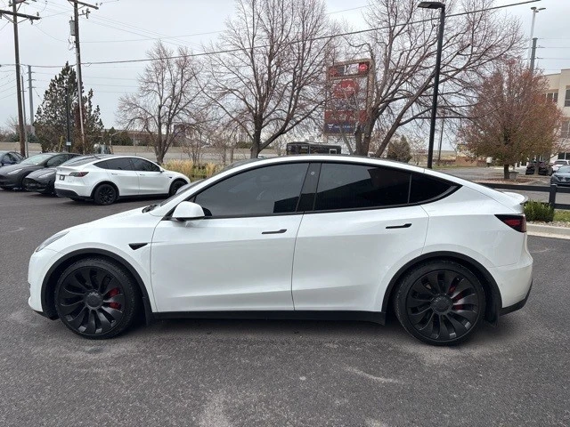 2022 Tesla Model Y Performance - Image 5 of 21