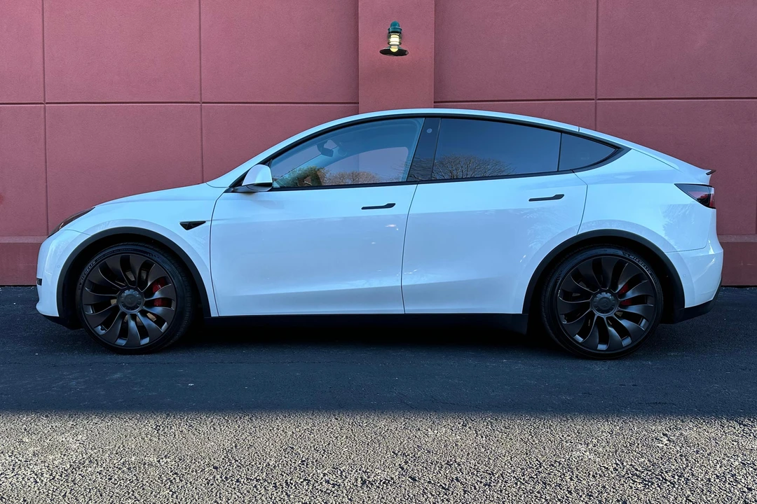 2022 Tesla Model Y Performance - Image 3 of 31