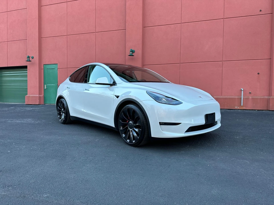 2022 Tesla Model Y Performance - Image 15 of 31