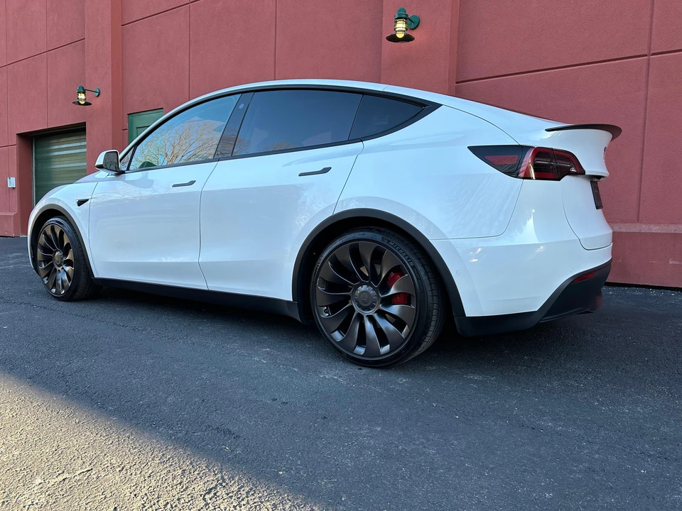 2022 Tesla Model Y Performance - Image 11 of 31