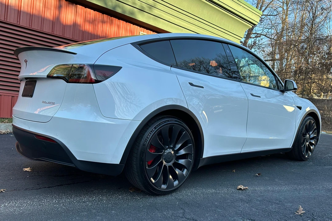 2022 Tesla Model Y Performance - Image 4 of 31