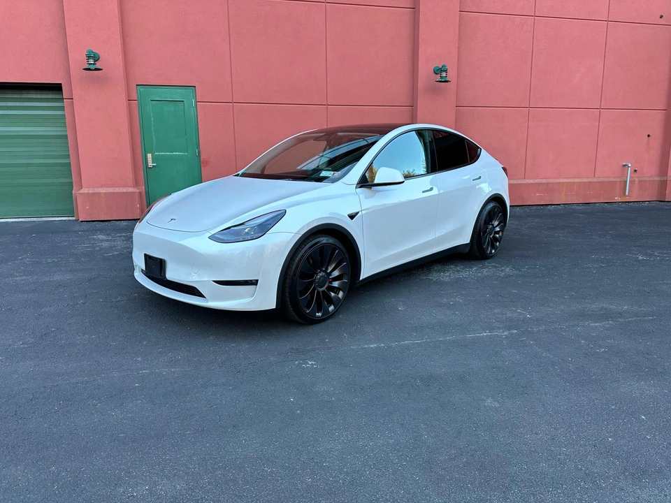 2022 Tesla Model Y Performance - Image 7 of 31