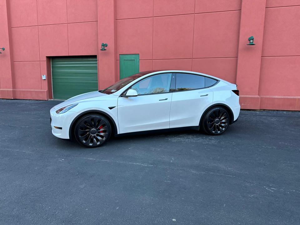 2022 Tesla Model Y Performance - Image 10 of 31