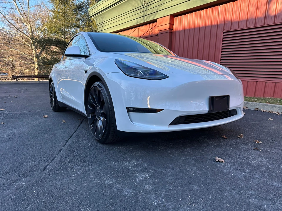 2022 Tesla Model Y Performance - Image 17 of 31