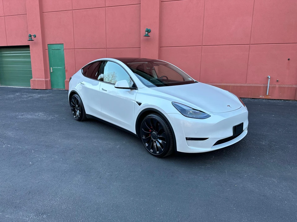 2022 Tesla Model Y Performance - Image 16 of 31