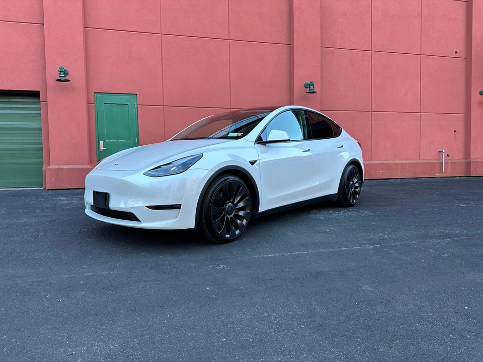 2022 Tesla Model Y Performance - Image 8 of 31